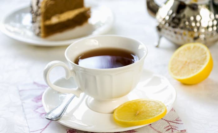 kop te bord kage brygning, guide, historie, holdbarhed, hvad er, hvordan fremstilles, koffein, opbevaring, sort, sort te, te